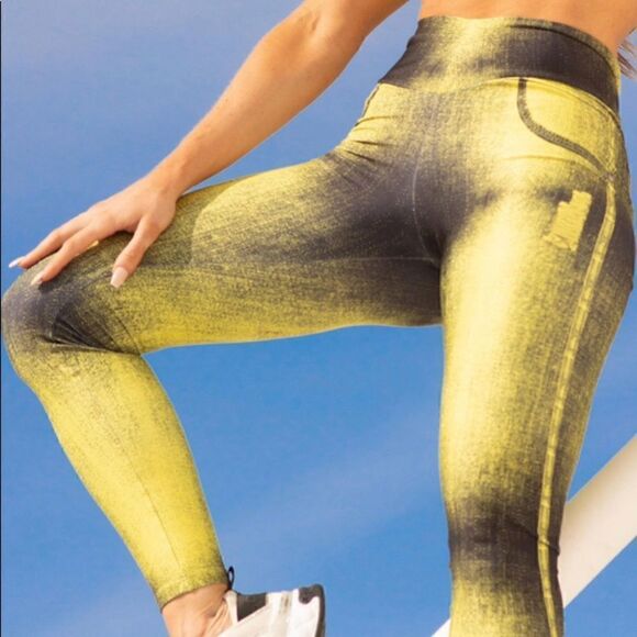 CANOAN - SCRUNCH BOOTY LEGGING - YELLOW JEANS PRINT (P/S) - Picture 2 of 11